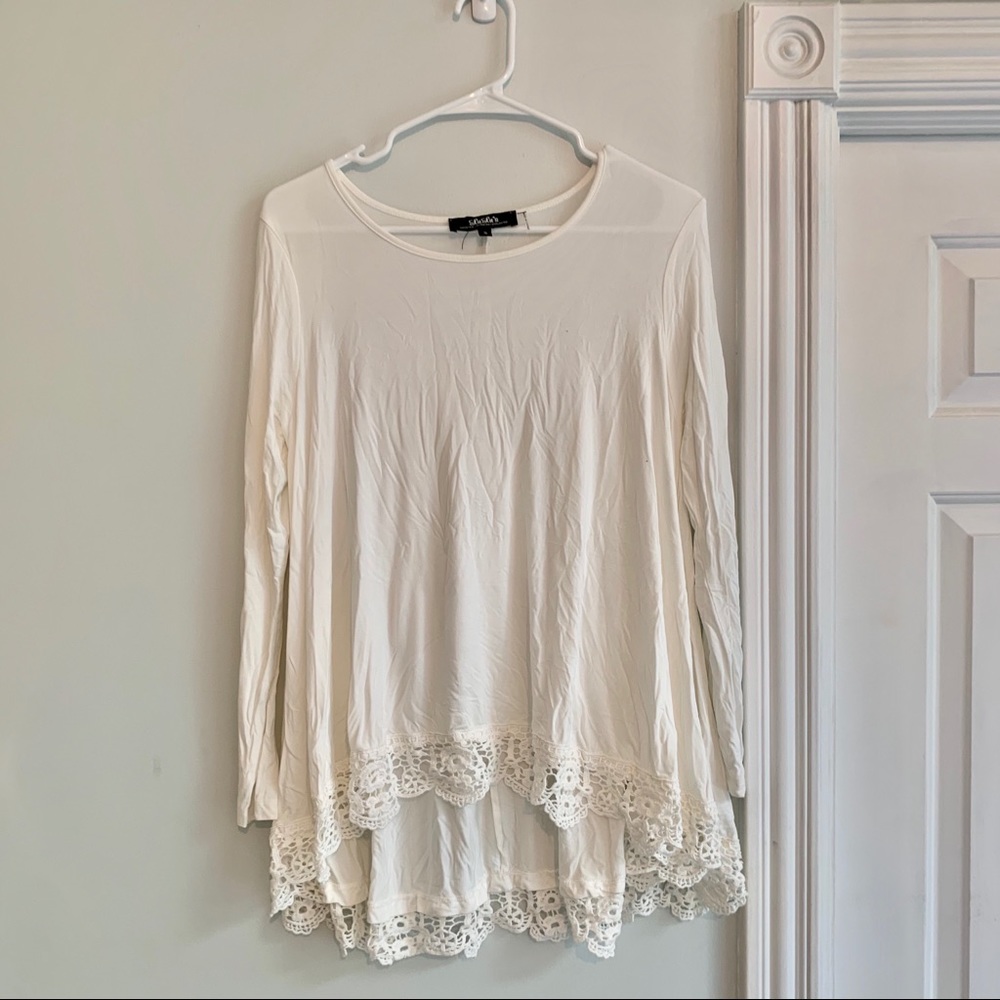 Lulu’s White/Cream Flowy Soft Top with Lace Trim